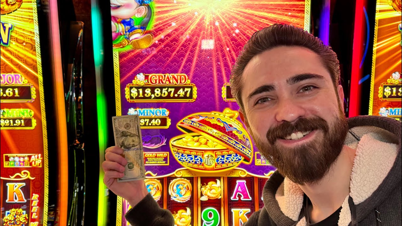 LIVE in Las Vegas Getting WILD on the Slots!