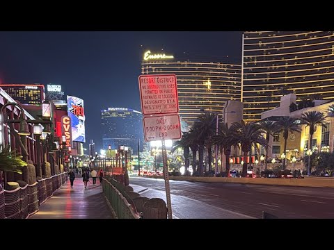 Live Las Vegas walking the strip! Late night activities