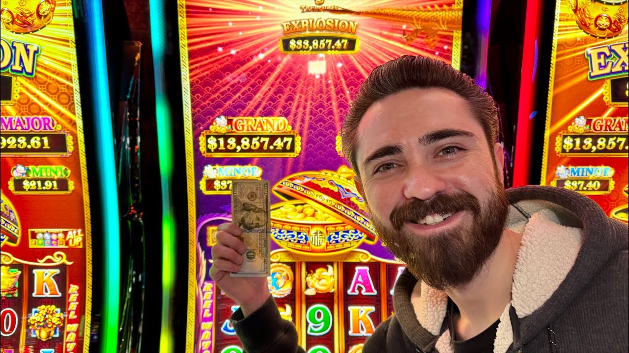 Going LIVE in Las Vegas GETTING WILD on the Slots!