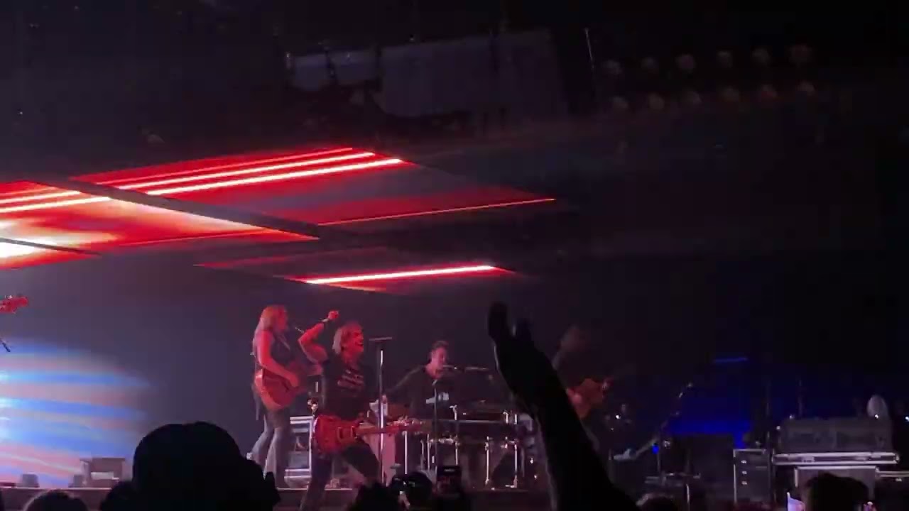 Keith Urban – Intro, Straight Line ( Live in Las Vegas) 2-14-25